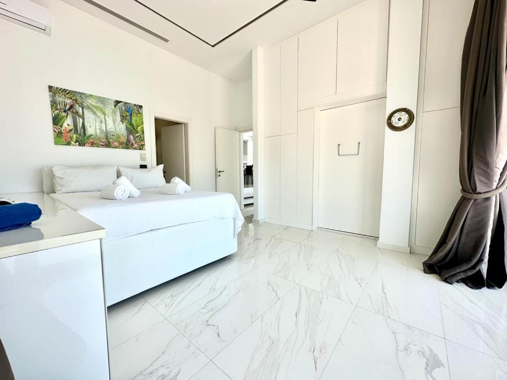 Leblanc Luxurious Beachfront Villa, Gcollectiongr Ермиони Екстериор снимка