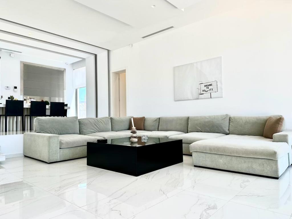 Leblanc Luxurious Beachfront Villa, Gcollectiongr Ермиони Екстериор снимка